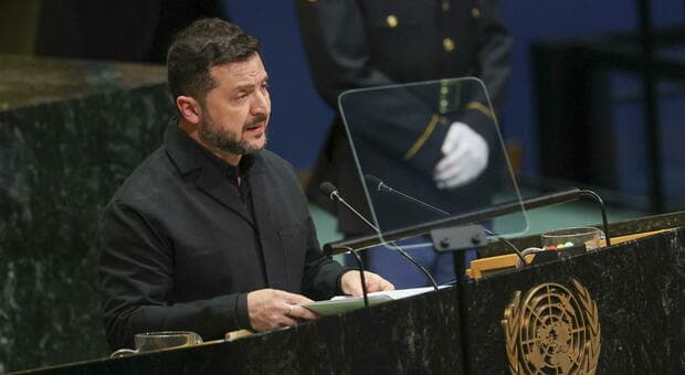  Zelensky: «Putin non può vivere senza guerra, è il paziente zero e va fermato» 