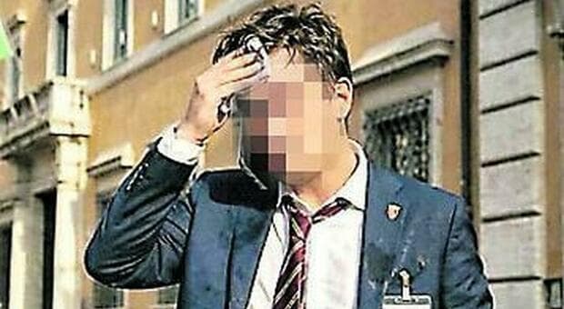  Campidoglio, emergenza caldo: il capo del Cerimoniale ordina 40 camicie per lo staff 