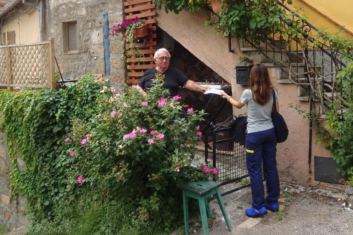 Poste italiane, San Biagio Saracinisco, anche la consegna della posta diventa una storia di comunità