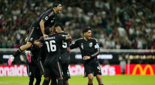  Messico ai sedicesimi, 1-0 alla Corea del Sud: gol di Luis Romo, figlio di pescatori. Ma che papera di Kim 