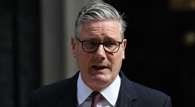  Londra, la resa di Starmer. Adesso tocca a Burnham (settimo premier in 10 anni) 