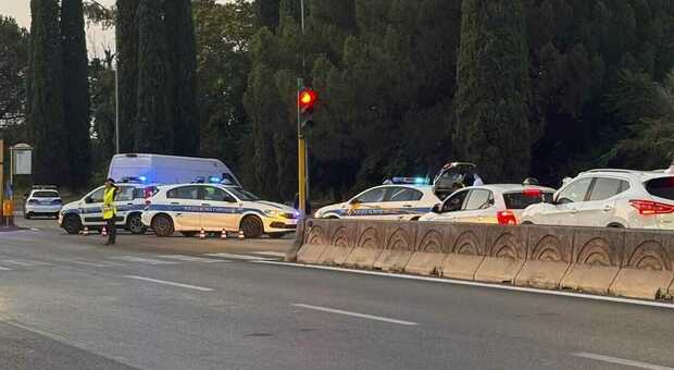  In Vespa contro un furgone, muore a 65 anni sulla via Appia. L'incidente al Quarto Miglio 