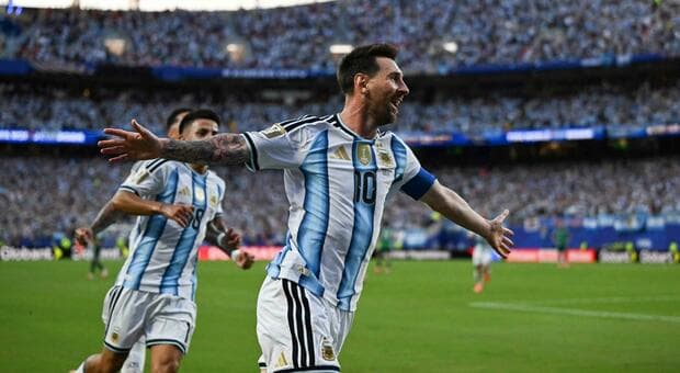  Messi show in Argentina-Algeria (3-0): tripletta storica a 39 anni, raggiunto Klose 
