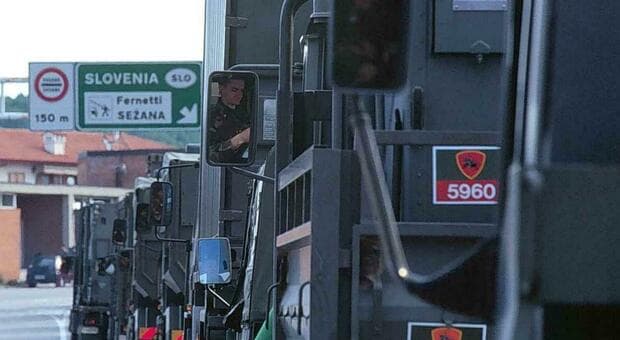  Quattro militari italiani feriti in Lettonia durante un'esercitazione Nato: raffica di mitragliatrice (per errore) da un corazzato all'altro 
