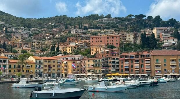  Porto Santo Stefano, da Raffaella Carrà a Renato Zero: qui le star hanno sempre vissuto lontano dai riflettori 