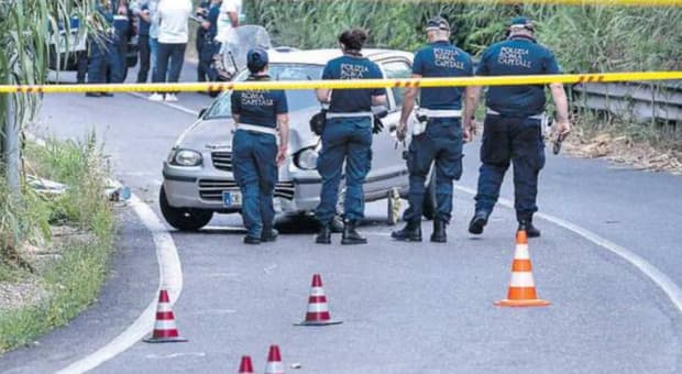  Roma, morto un motociclista di 41 anni: il terribile impatto con un'auto sulla via Portuense, malore per l'altro conducente 