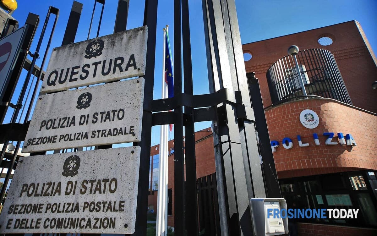 Frosinone, maltrattava il figlio minore: scatta il divieto di avvicinamento con braccialetto elettronico