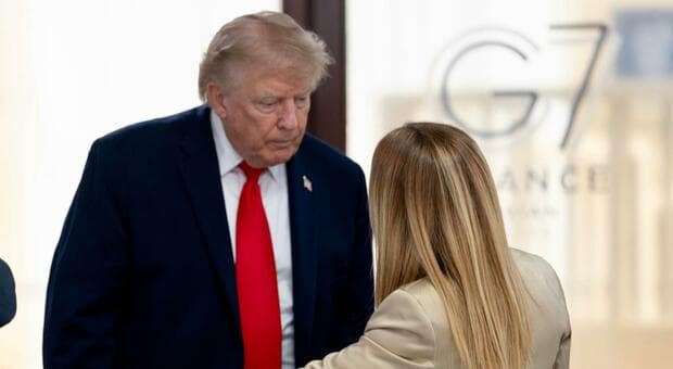 Meloni e la battuta con Trump: «Siamo sempre stati amici». Lui: «Mi hanno abbandonato» 