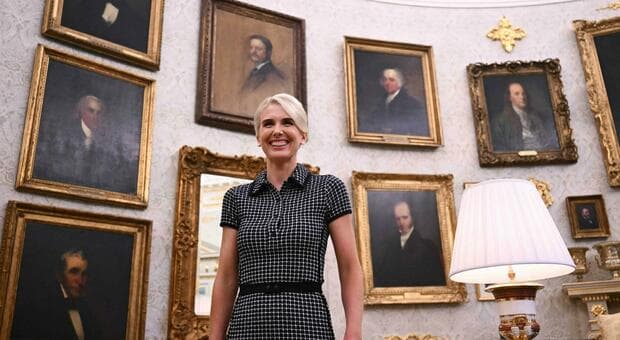  Trump, maxi regalo di Natale alle sue collaboratrici (tra cui Natalie Harp). «45.000 dollari in contanti». E scoppia la polemica 