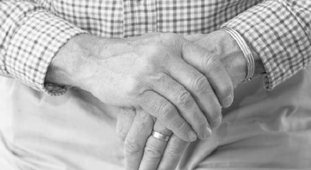  Longevità, il sogno di morire in buona salute. L?eutanasia? In tanti sono favorevoli ma solo per gli altri 