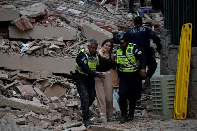 Terremoti devastanti in Venezuela: 4.300 feriti, proseguono le ricerche dei sopravvissuti