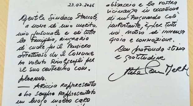  Rita Pavone, lettera al sindaco di Ariccia per ringraziarlo degli auguri a Teddy Reno: «La vostra vicinanza è motivo di immensa gioia» 