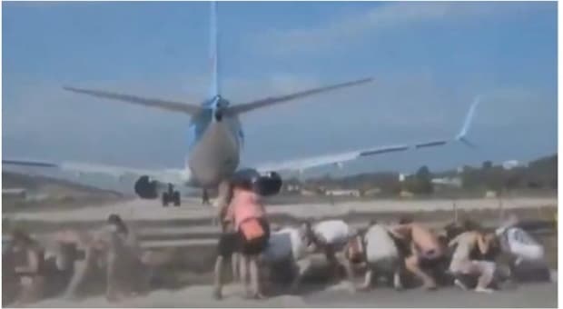  Turista italiana di 52 anni gravemente ferita a Skiathos, investita dal getto dei motori di un aereo in fase di decollo 