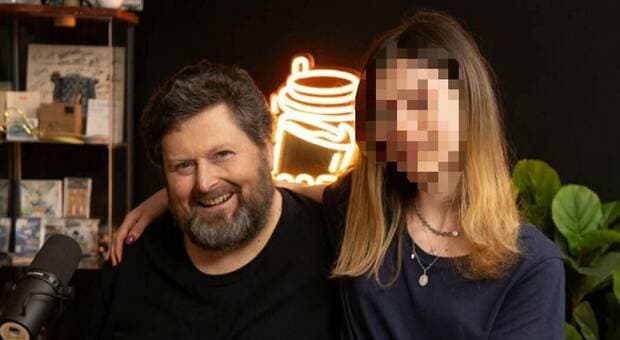  Mario Adinolfi, la beffa della festa della figlia che oggi compie 16 anni: «Qualcosa di buono l'ho combinato». Poi viene arrestato 
