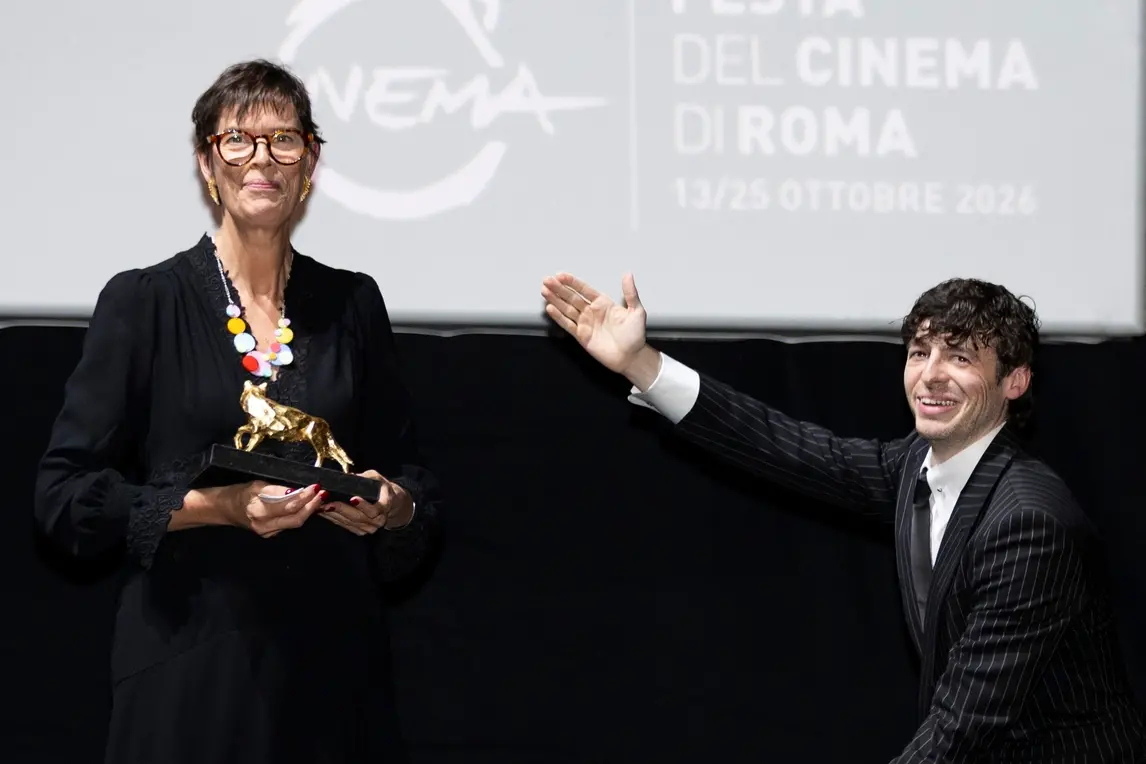 Roma 2026: Clio Barnard conquista la Festa del Cinema, premiati anche Kasia Smutniak e Paolo Pierobon