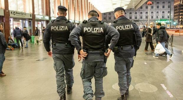  «Sei bellissima, voglio a tutti i costi stare con te»: lo stalker della stazione Termini, incubo di una mamma (che aveva aiutato lo straniero) 