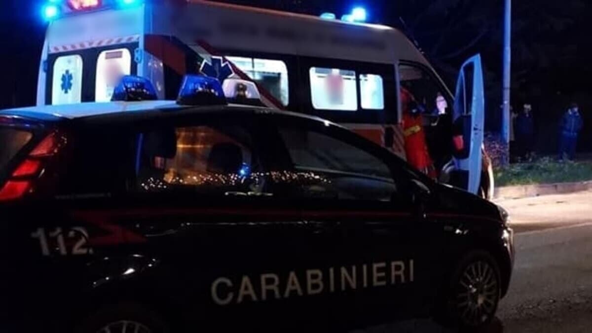 Anagni, perde il controllo dell'auto e finisce contro la recinzione di una casa: due feriti sulla Morolense