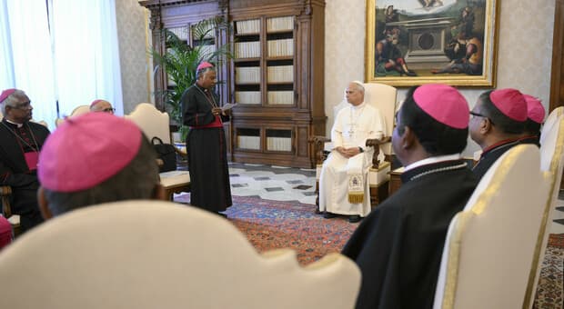  Leone XIV ai cardinali: «Ho bisogno di voi». Il Papa cerca l'unità della Chiesa e chiede un sostegno «forte, esplicito e pubblico» 