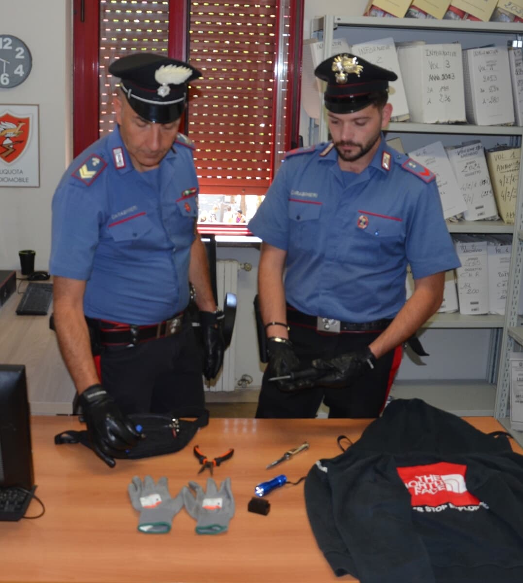 Valmontone, fuga nella notte con un'auto rubata sulla via Ariana e nei campi, fermato un 38enne