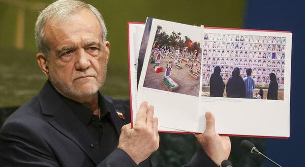  Iran, Pezeshkian all?Onu mostra foto dei bimbi uccisi. La delegazione Usa se ne va 