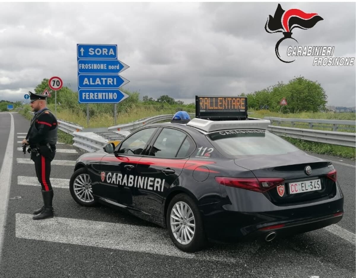 Alla guida senza patente e con un mezzo rubato: denunciato
