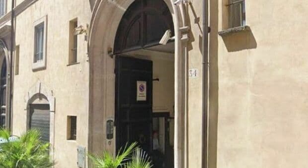  Roma, esplosione in una casa del centro storico: un ferito. Dieci evacuati, chiusa anche via dei Coronari 