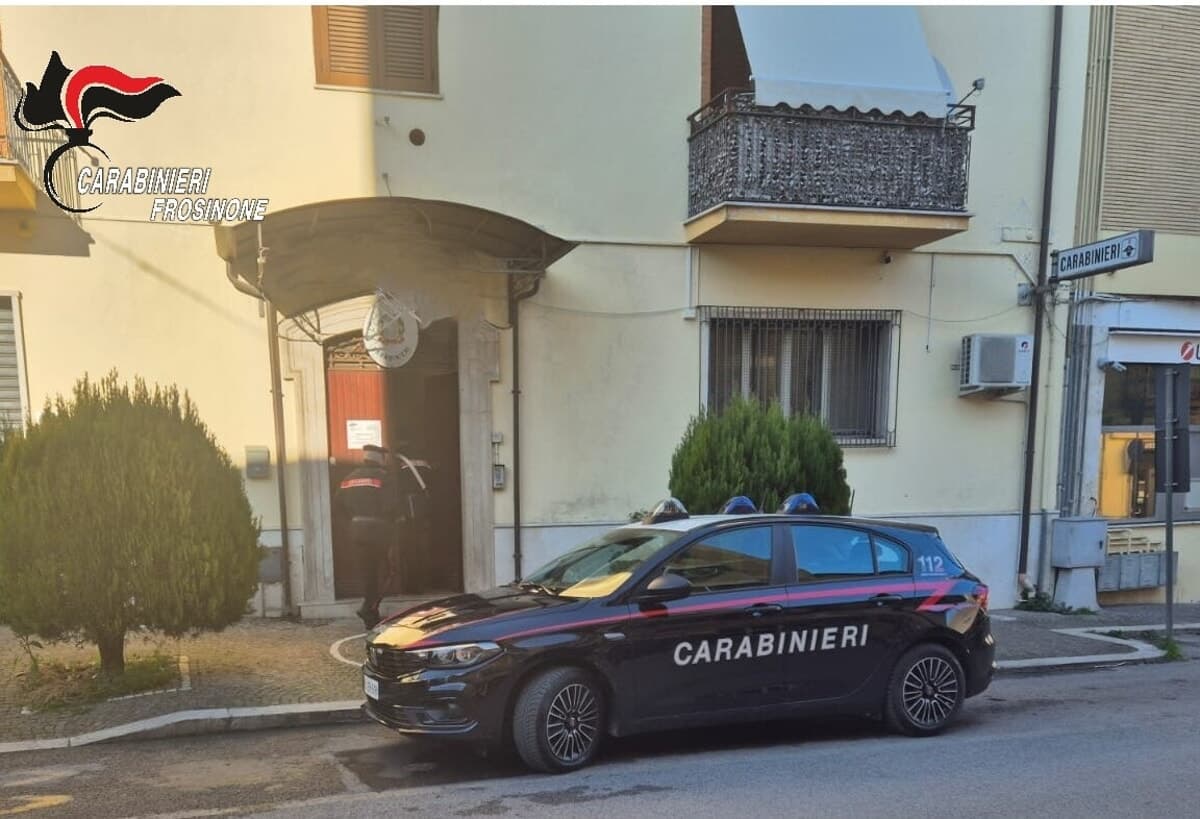 Carta d'identità con il microchip asportato: denunciato un 20enne. Un caso simile nei giorni scorsi a Ferentino