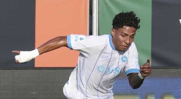  Alisson Santos, furto in casa per l'attaccante del Napoli: rubati gioielli e un orologio, i ladri scappano con la sua auto 