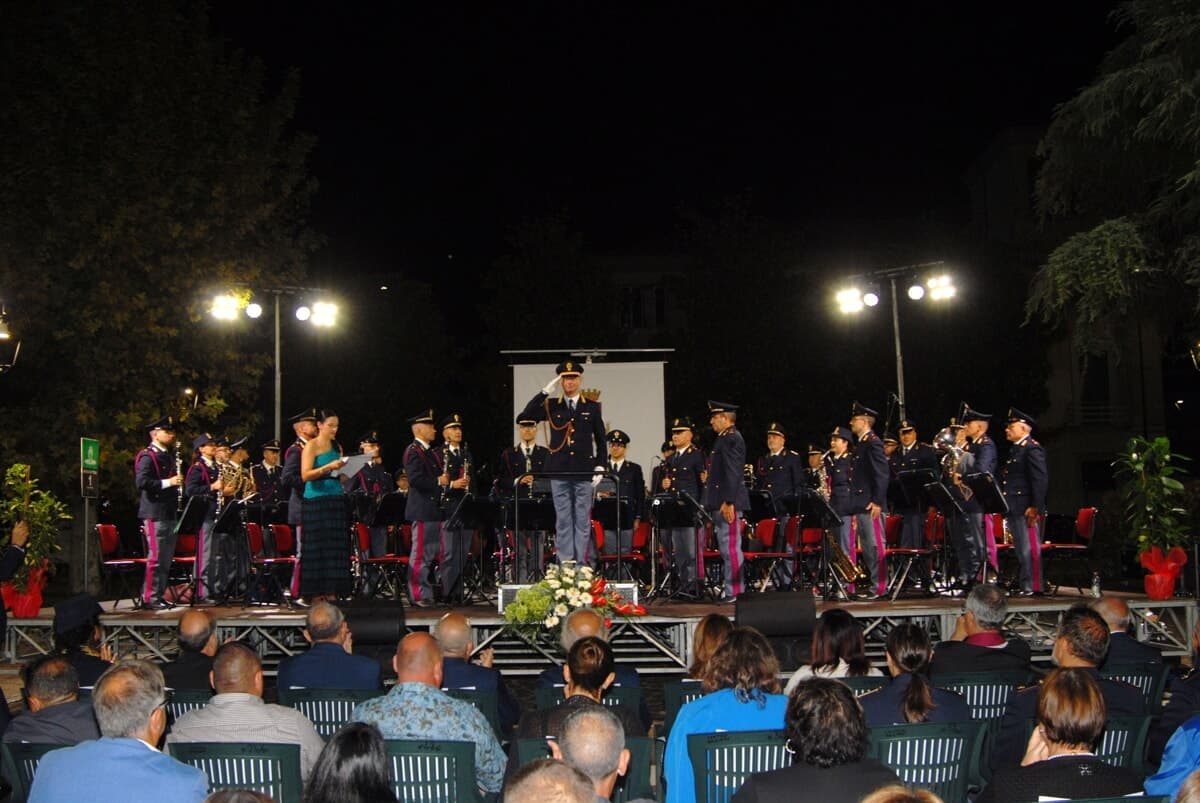 Fontana Liri, la Fanfara della Polizia di Stato incanta Piazza Trento