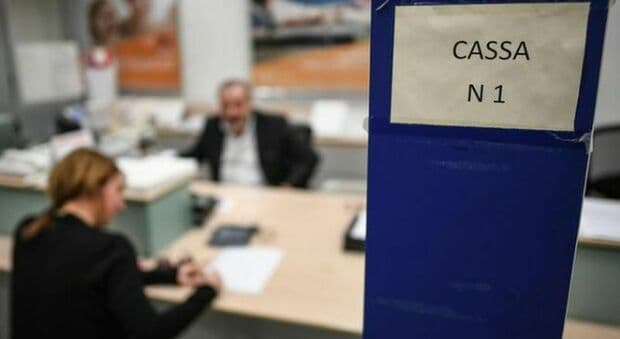  Roma, consulente di banca entra nell'account di una cliente e fa prelievi per oltre 180mila euro in 3 anni (con l'aiuto del marito) 