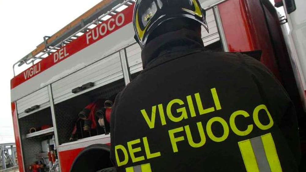 Trovate granate in uno scantinato dopo un principio d’incendio, evacuate circa 80 persone