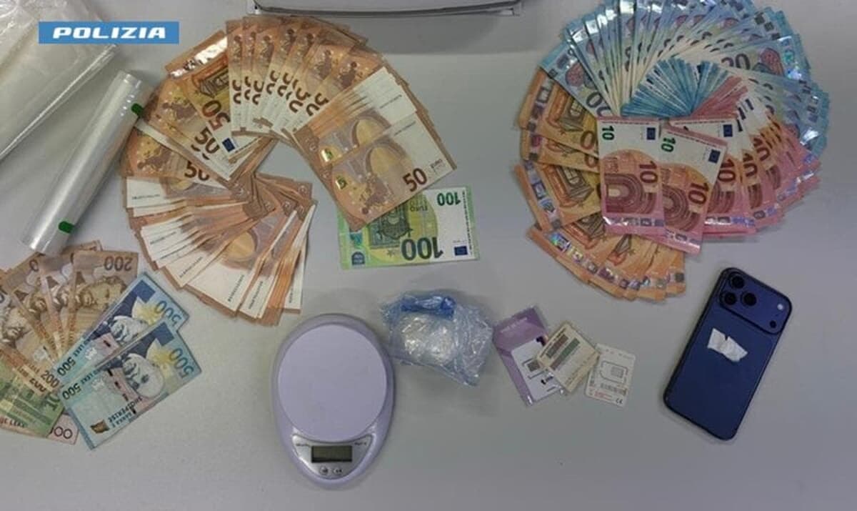 Frosinone, 23enne fermato con oltre 50 grammi di cocaina: trovati anche documenti falsi