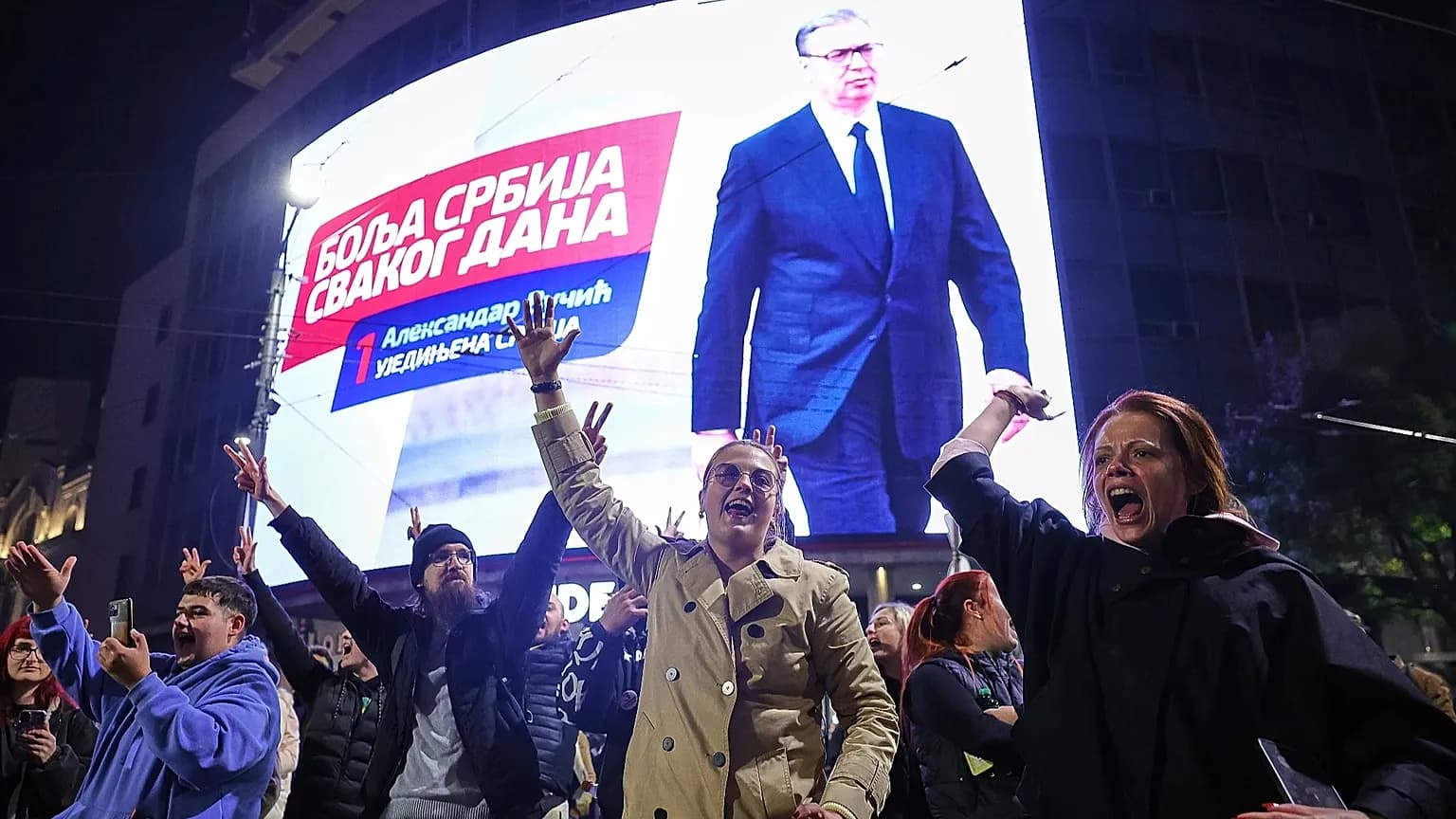 Serbia, cambiamento epocale alle elezioni: la lista degli studenti vince, Vučić ammette la sconfitta