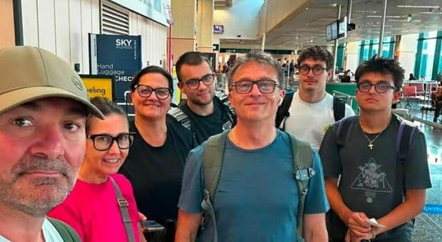  Incidente aereo Perù, l'ultima foto delle vittime prima del viaggio. Tra le cause l'errore umano e una cattiva manutenzione 
