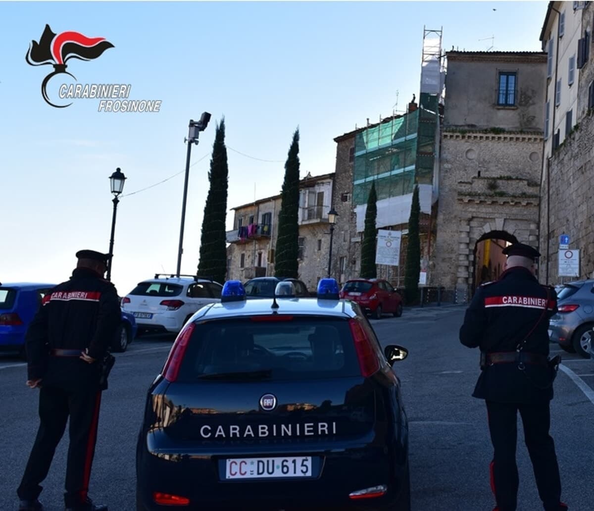 Ferentino, rissa in piazza Matteotti e aggressione ai Carabinieri: scatta il Daspo urbano