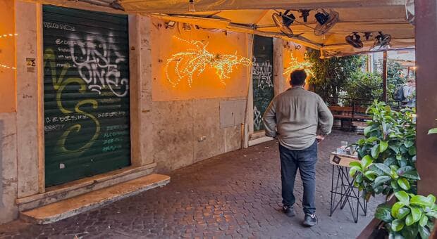  «Blatte in cucina e lavoratori senza contratto», a Trastevere chiusa la storica ?Nannarella?. Multato anche ?Cencio alla parolaccia? 