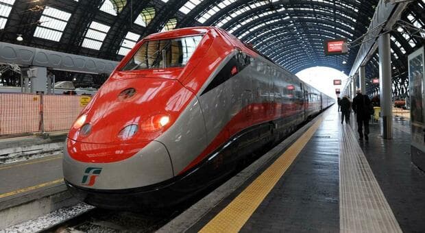  Trenitalia, attacco hacker. «Violati cellulari, dati e mail dei passeggeri»: il comunicato dell'azienda: attenti ai messaggi 