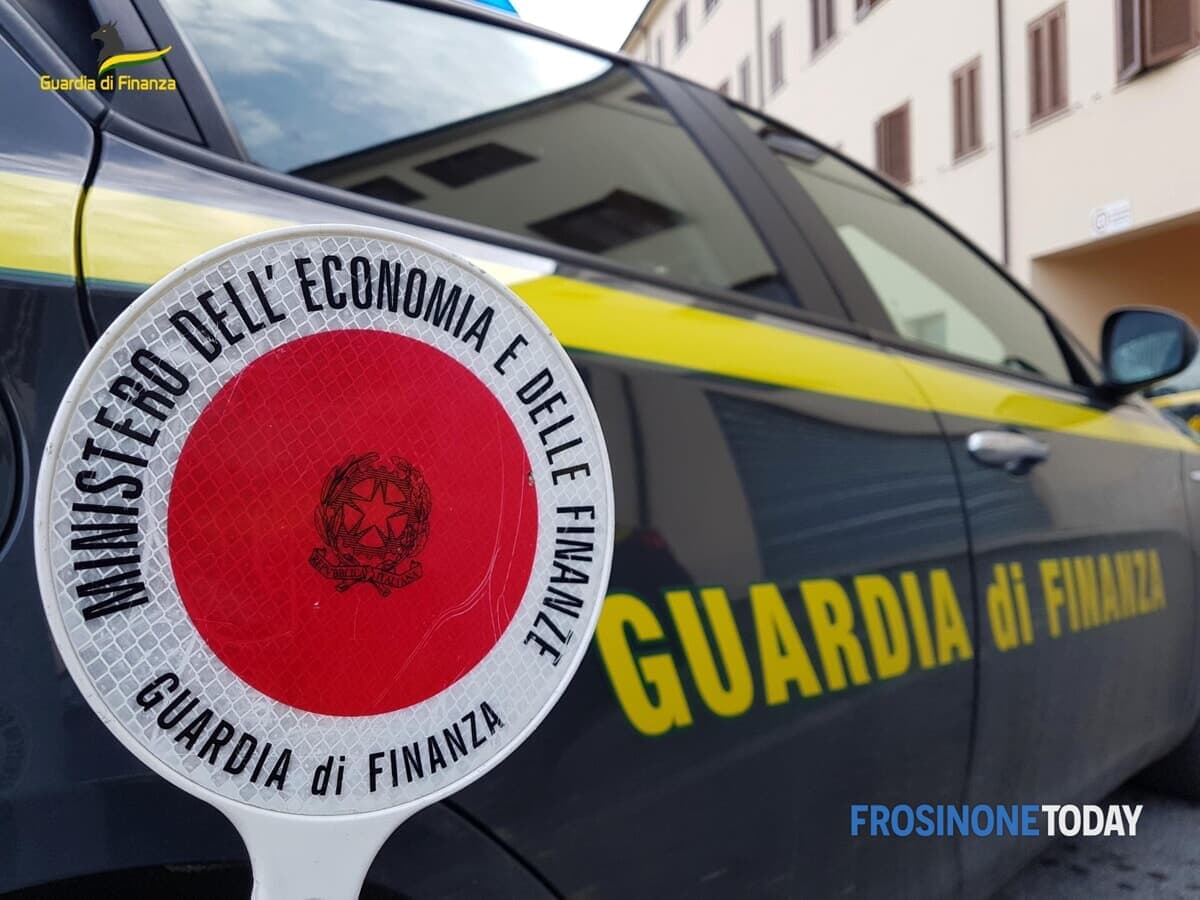 Finto maresciallo della Guardia di Finanza truffa un 70enne, spariscono i gioielli di casa
