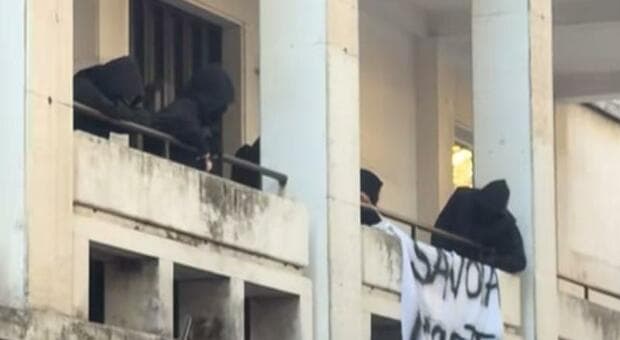  Roma, ancora blitz nelle scuole: dal Giordano Bruno fino al Tasso, ondata di istituti occupati. E spuntano gli incappucciati 