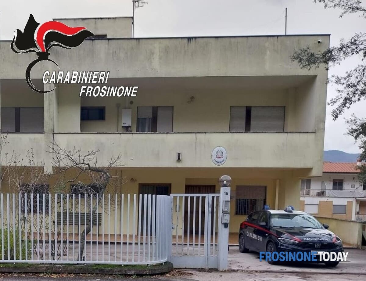 Rissa nel centro di Giuliano di Roma: volano pugni e spunta una forbice, denunciati tre uomini
