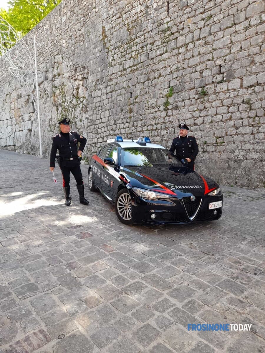 Alatri, viola il divieto di avvicinamento all'ex moglie: 47enne ai domiciliari con braccialetto elettronico