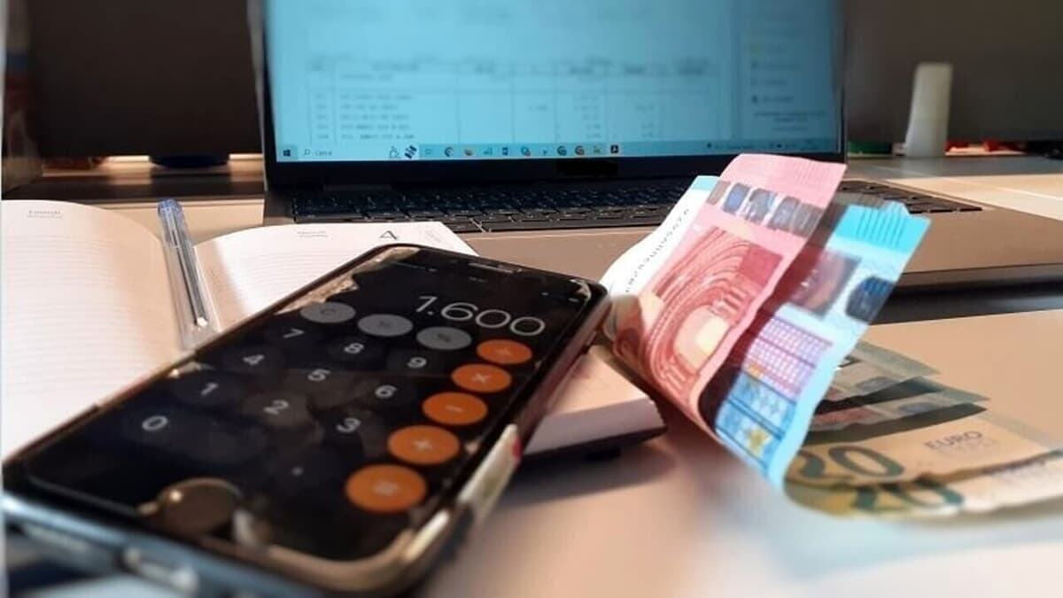 Frosinone, la beffa degli stipendi: si lavora quasi come a Roma, ma in busta paga mancano oltre 5mila euro