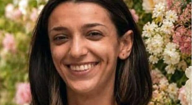  «Dafne Rebaudo spinta giù dal balcone di casa dopo una lite». Svolta nel caso della 30enne morta a Roma, fermato il compagno 