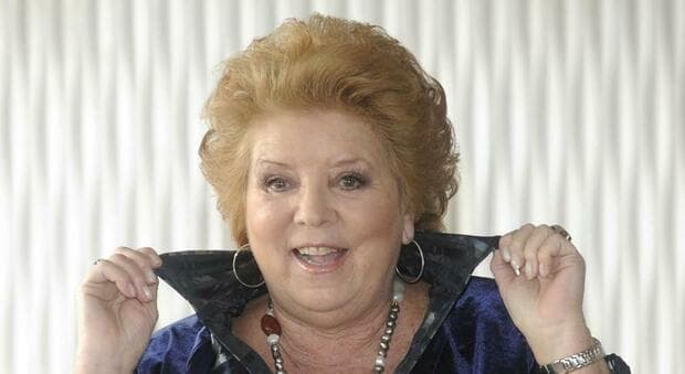  Wilma De Angelis è morta, addio alla celebre cantante e presentatrice tv: aveva 96 anni. Il nipote Fabio: «La tua gioia di vivere ci scalderà per sempre il cuore» 