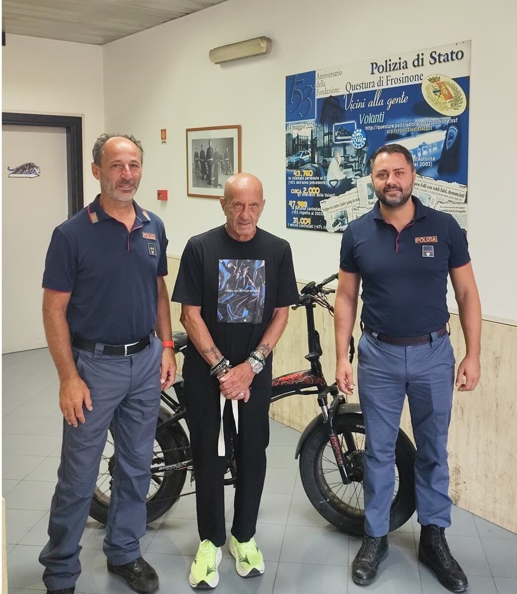 Frosinone, la Polizia ritrova una bici elettrica rubata: decisiva la memoria degli agenti