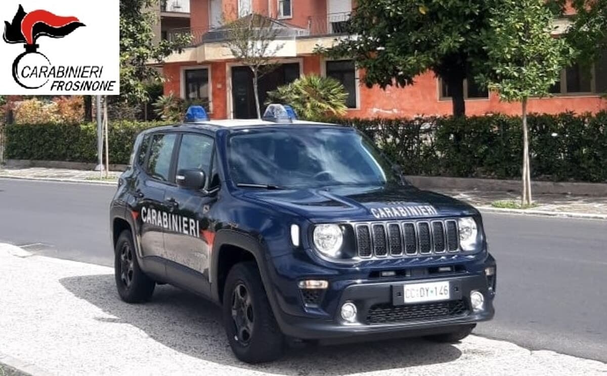 Viola ripetutamente il divieto di avvicinamento alla ex: 29enne ai domiciliari con braccialetto elettronico