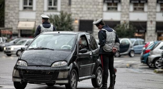  Monteverde ostaggio della banda della minicar, un'altra donna denuncia: «Spinta a terra mentre ero in bici» 