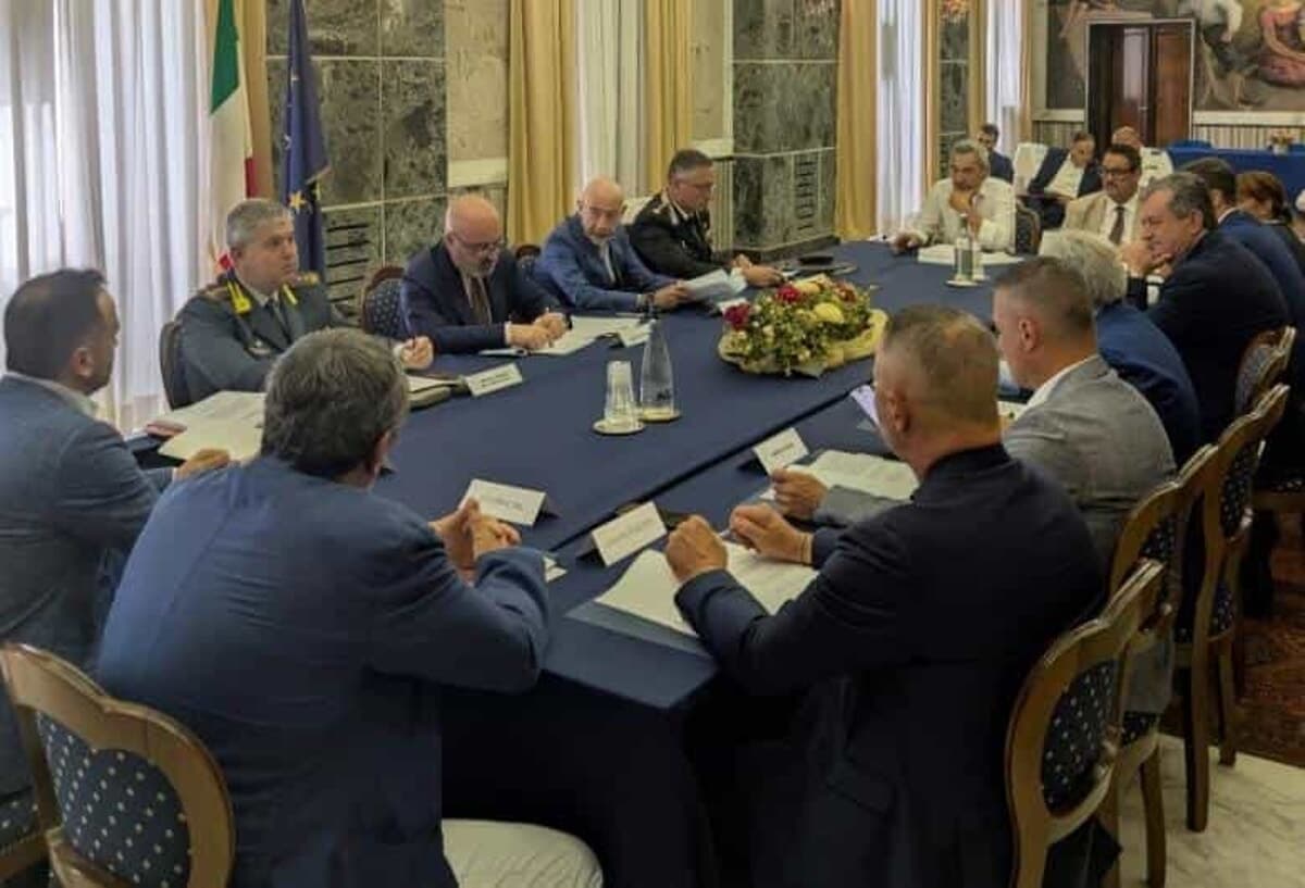 Frosinone, rinnovato il protocollo “Mille occhi sulle Città”: più sicurezza grazie alla collaborazione tra Forze dell’Ordine e vigilanza privata