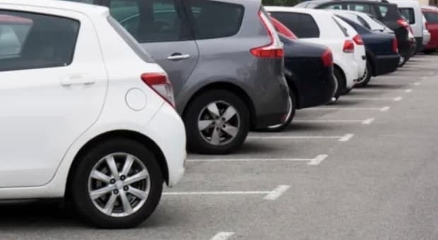  Roma, la truffa "dei soldi caduti" colpisce ancora: donna derubata in pochi secondi 