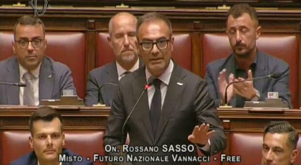  «Sui citofoni non abbiamo più Giuseppe né Maria, ma Omar». Show dei vannacciani in Alua, scontro con le opposizioni 